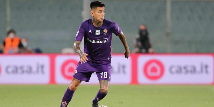 Fiorentina informó que Erick Pulgar dio positivo a examen de Covid-19