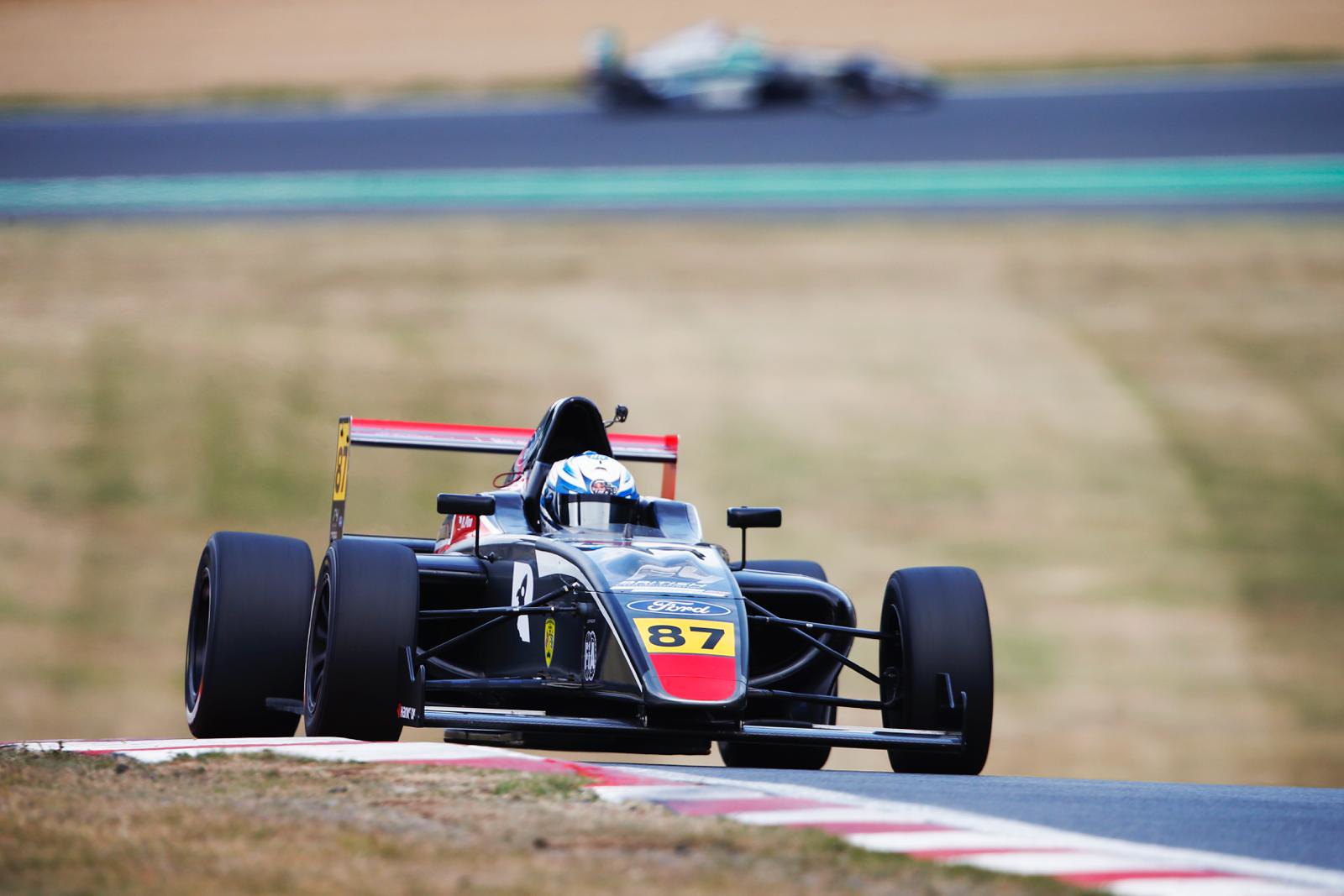 Nicolás Pino sumó puntos en dos de las tres carreras de la tercera fecha de la Fórmula 4 británica