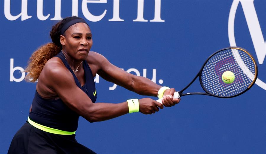 Serena Williams tuvo sufrido triunfo ante Arantxa Rus en Cincinnati