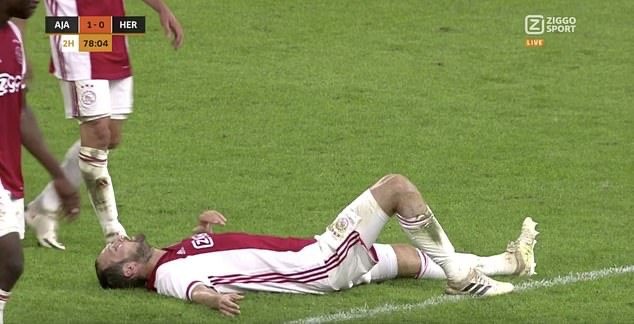 Daley Blind colapsó en amistoso de Ajax ante Hertha