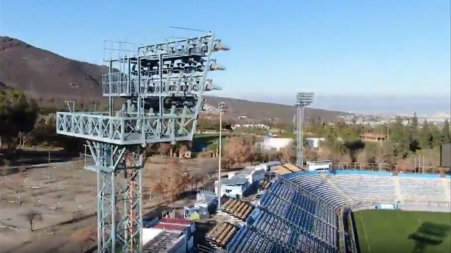Universidad Católica estrenará sistema de iluminación en San Carlos de Apoquindo