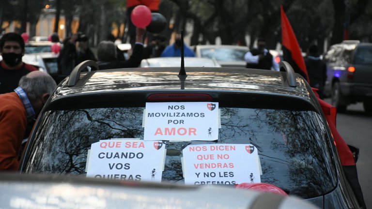 Locura en Rosario: Los hinchas de Newell’s marcharon para pedir a Lionel Messi