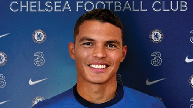 Chelsea cerró el fichaje del zaguero brasileño Thiago Silva