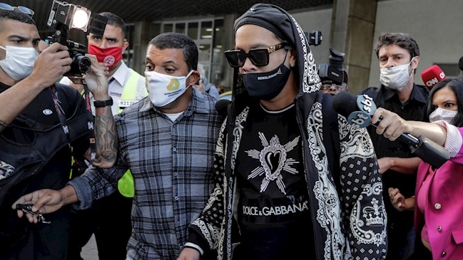 Ronaldinho agradeció las muestras de apoyo y presentó el adelanto de película sobre su vida