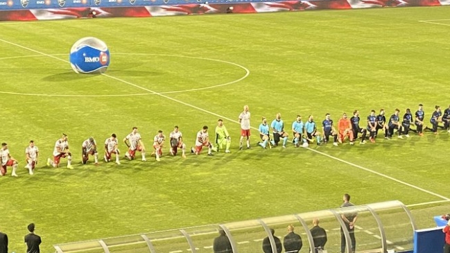 Jugador de Toronto generó polémica en la MLS al no arrodillarse en protesta antirracista
