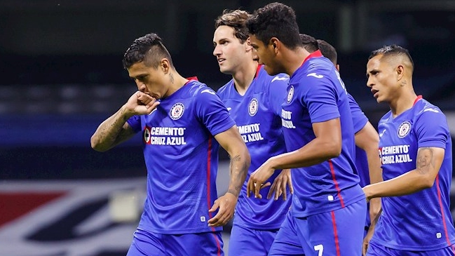 Cruz Azul de Lichnovsky se afirmó en la cima tras superar a Necaxa con Baeza y Delgado