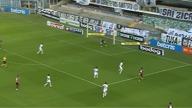 Mauricio Isla dejó en inmejorable posición a Gabriel Barbosa, que desperdició una ocasión increíble