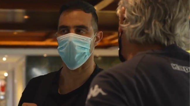 Claudio Bravo se incorporó a Real Betis y conversó con Manuel Pellegrini