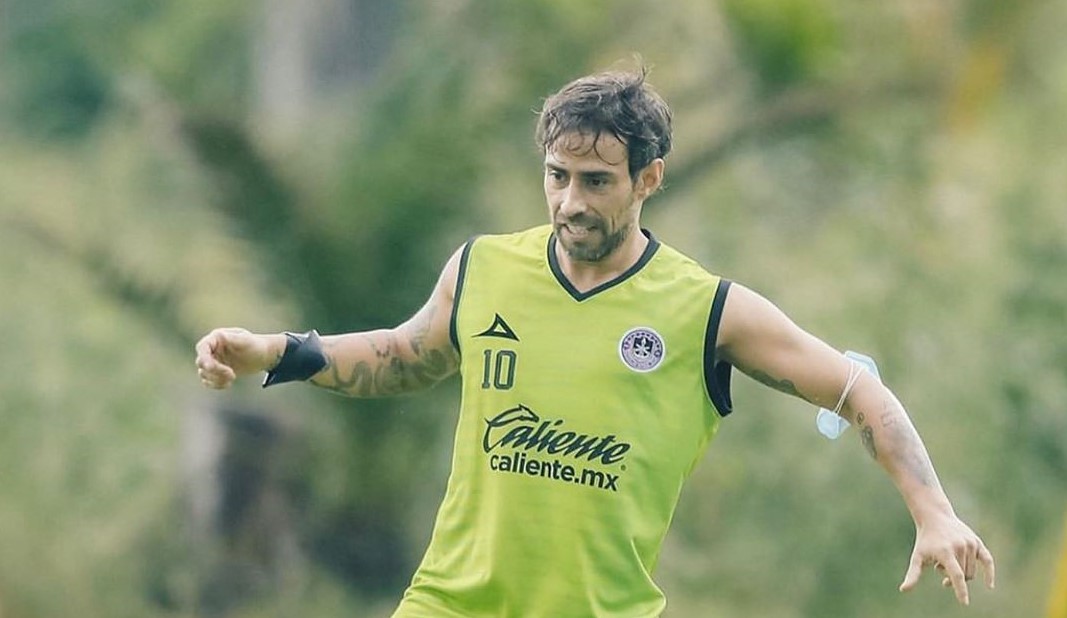 Jorge Valdivia sorprendió al sumarse al entrenamiento de Mazatlán: “Chao Covid. Vencido”