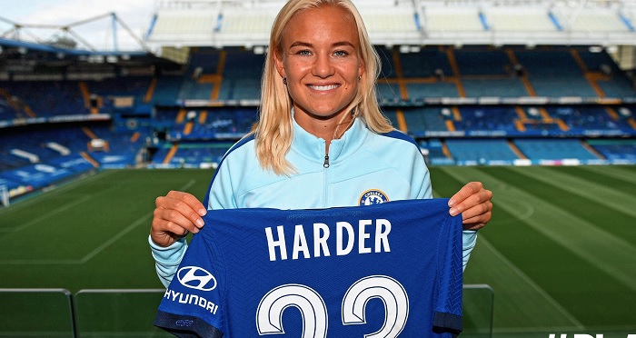 Pernille Harder se convirtió en el fichaje más caro del fútbol femenino al llegar a Chelsea