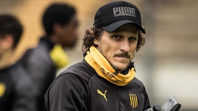 Peñarol publicó polémico tuiteo contra su dirigencia tras el despido de Diego Forlán
