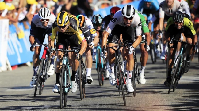 Wout van Aert ganó etapa donde Alaphilippe perdió el liderato por penalización