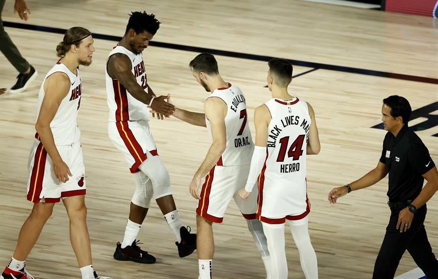 Miami Heat nuevamente controló a Milwaukee Bucks y estiró su ventaja en la semifinal del Este