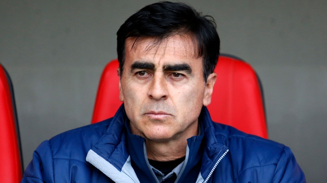 Leonardo Véliz: Colo Colo quiere traer a Gustavo Quinteros, pero no creo que haga milagros