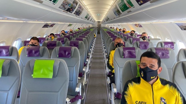 ¡Con distancia social! Coquimbo Unido se embarcó a Santiago para enfrentar a la UC