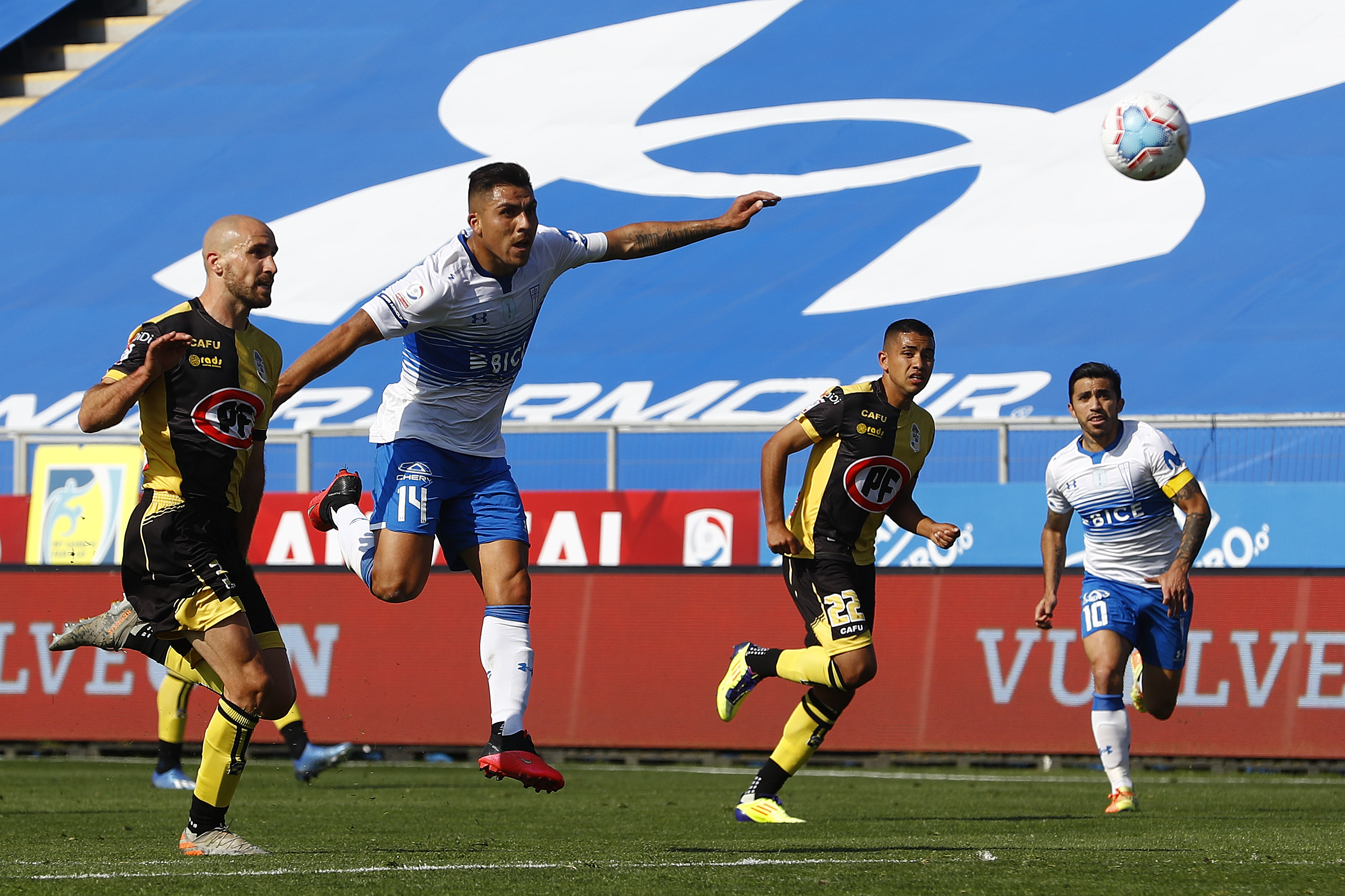 Universidad Católica golpeó a Coquimbo Unido con una “joyita” de César Pinares