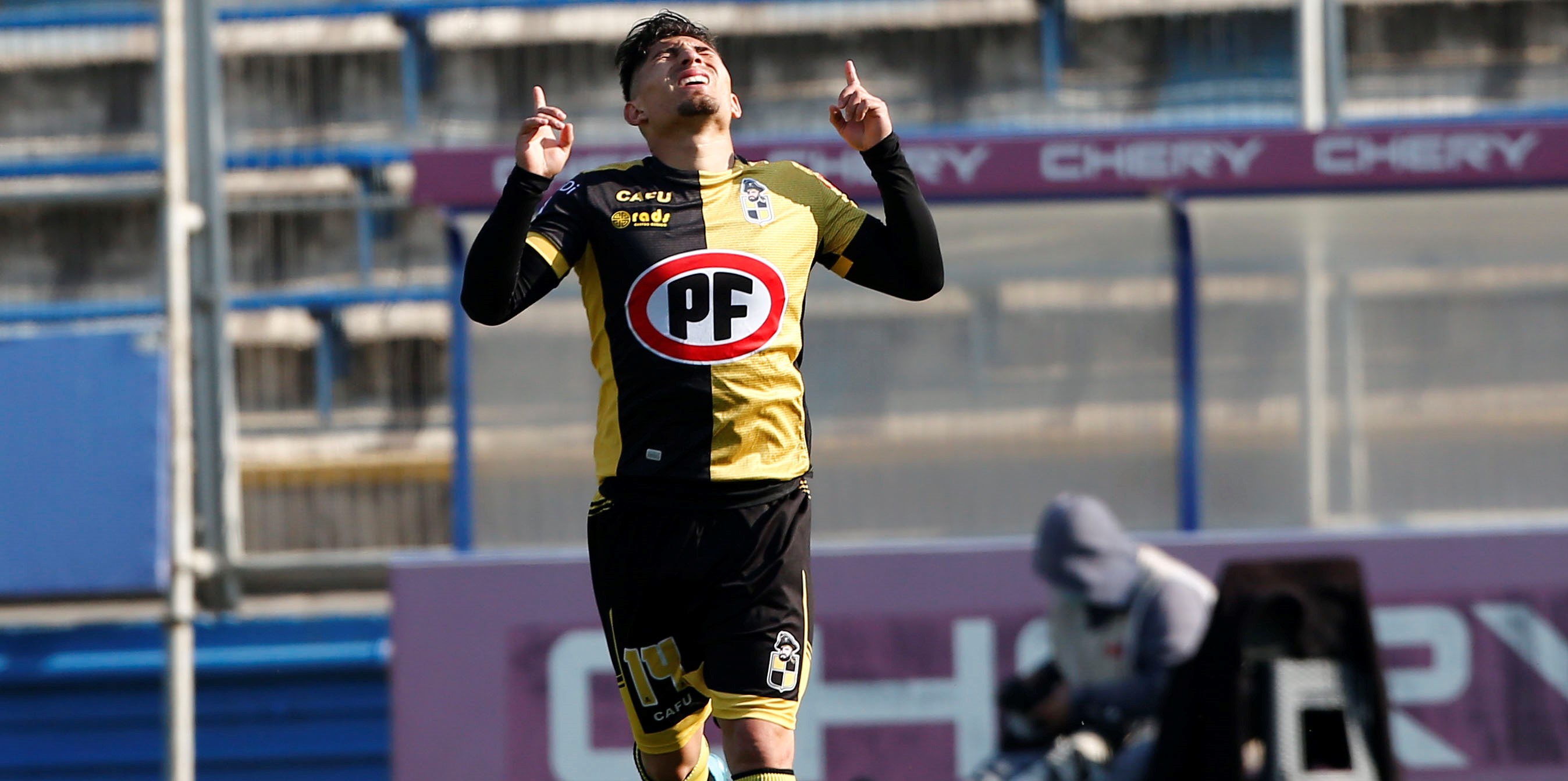 Mathías Pinto descontó para Coquimbo Unido ante la UC en San Carlos