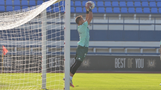 Claudio Bravo recibió su primera anotación defendiendo a Betis en amistoso ante Granada