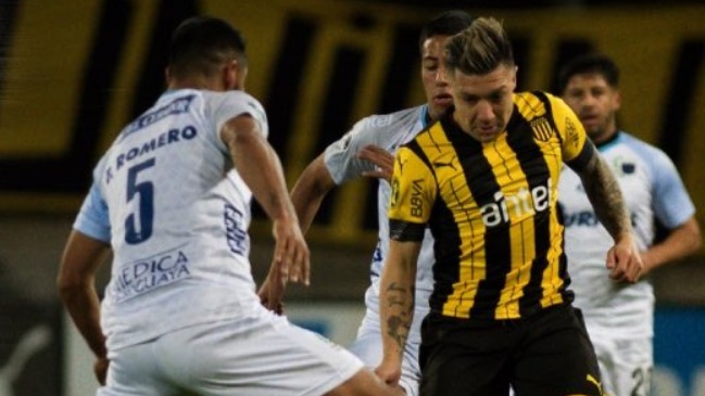 Peñarol regresó al triunfo con Christian Bravo en cancha y con Colo Colo en el horizonte