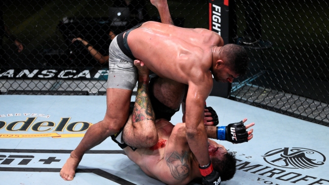 Alistair Overeem superó a Augusto Sakai por nocaut técnico en el estelar de la UFC Fight Night