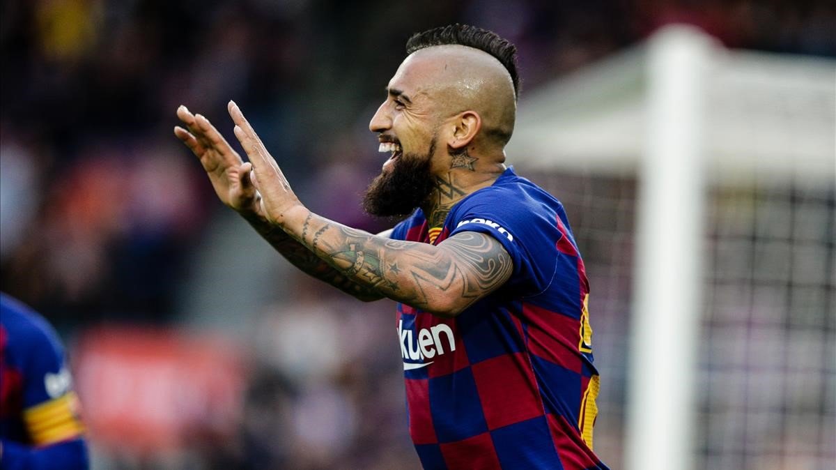 El “escollo” en la negociación de Arturo Vidal y Barcelona para tener su carta de libertad