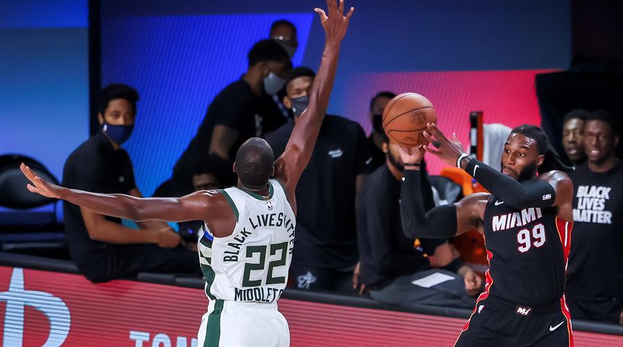 Milwaukee Bucks venció a Miami Heat, descontó en la serie y se ilusiona