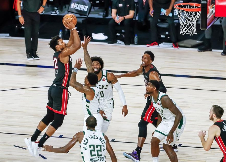 Milwaukee sintió la ausencia de Antetokounmpo y fue eliminado por los Heat en la semifinal del Este