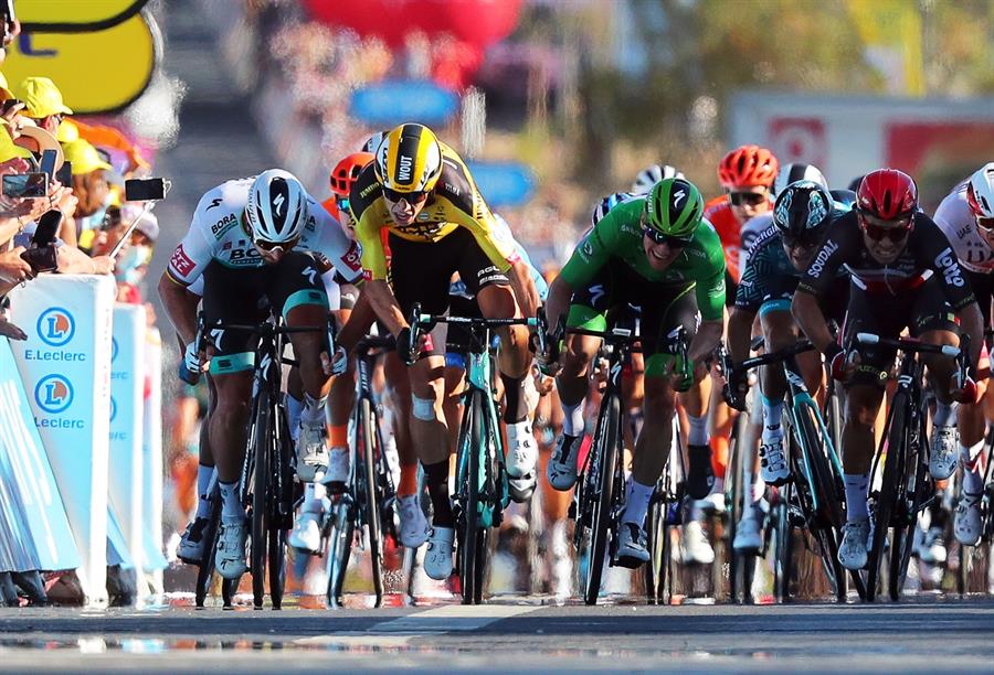Caleb Ewan se impuso en el embalaje más emotivo del Tour 2020
