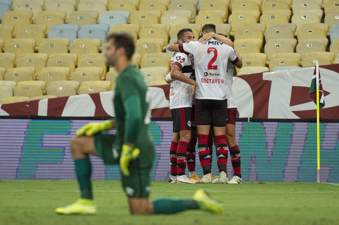 Mauricio Isla celebró con Flamengo en victoria en el clásico ante Fluminense