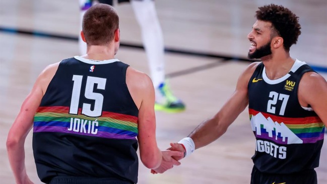 Nikola Jokic guió vibrante triunfo de Nuggets ante Clippers para igualar serie de semis del Oeste