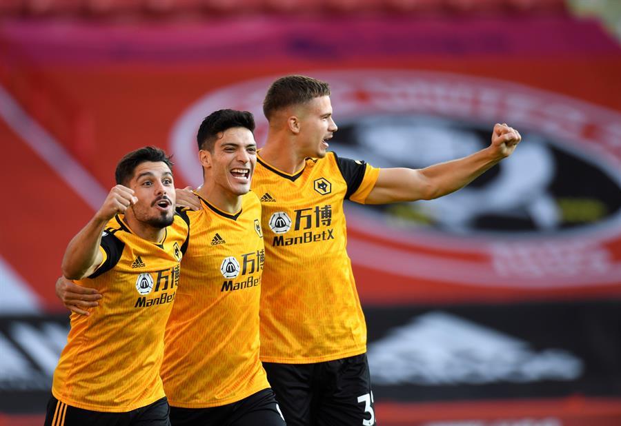 El mexicano Raúl Jiménez marcó un golazo en victoria de Wolves sobre Sheffied