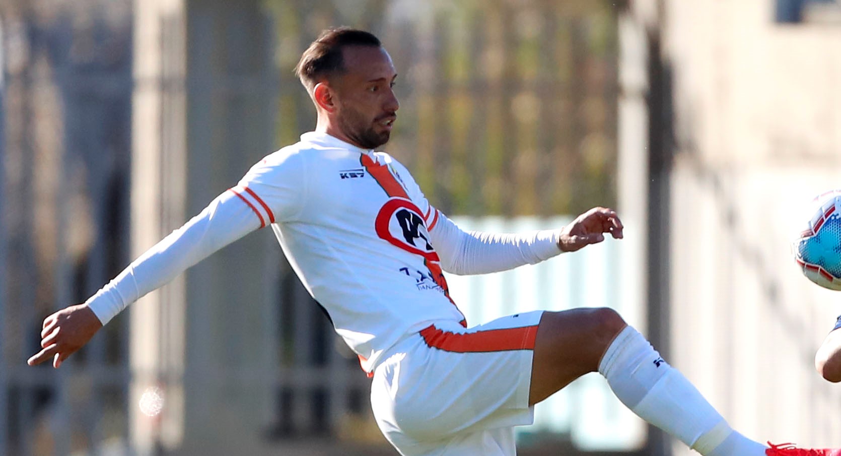 Cobresal presionó a la U con un golazo de Marcelo Cañete