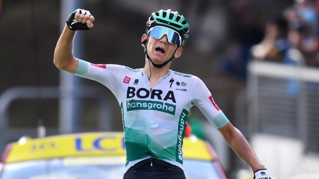 Kamna sorprende al ecuatoriano Carapaz y ganó en los Alpes