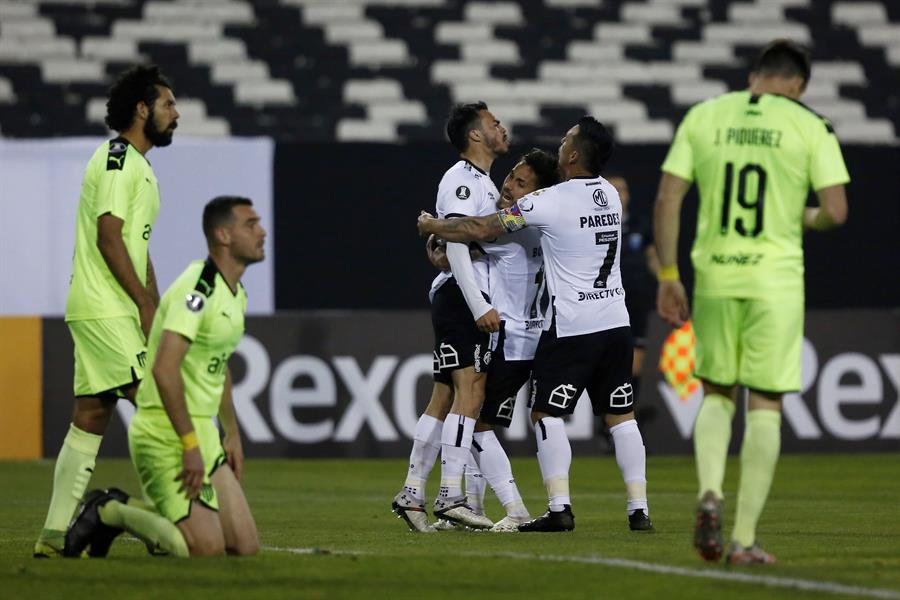 Colo Colo batalló para tumbar a Peñarol y se ilusiona con avanzar en la Copa Libertadores