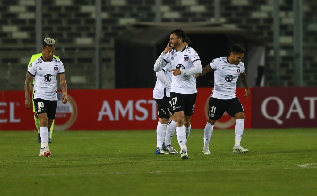 Colo Colo reaccionó con empuje y dio vuelta el partido ante Peñarol en el Monumental