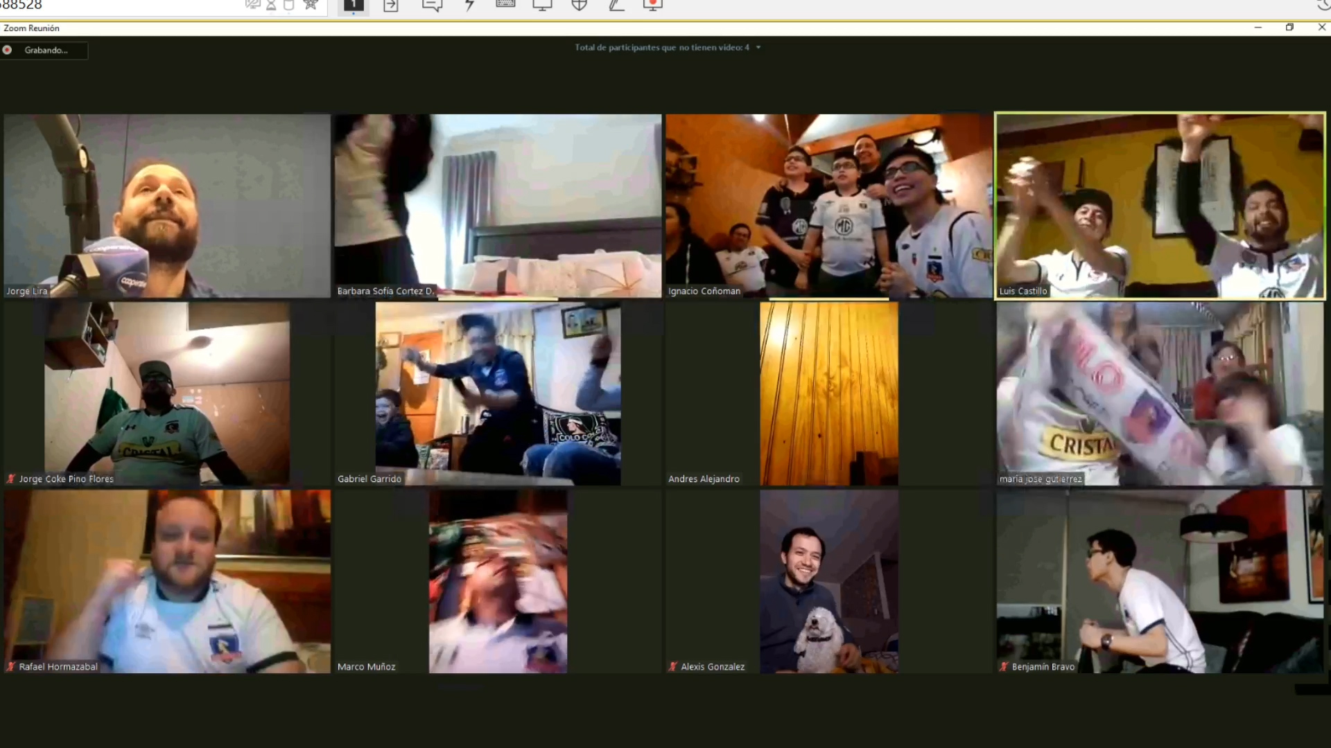 El eufórico festejo de la Hinchada Cooperativa tras el gol de Esteban Paredes ante Peñarol