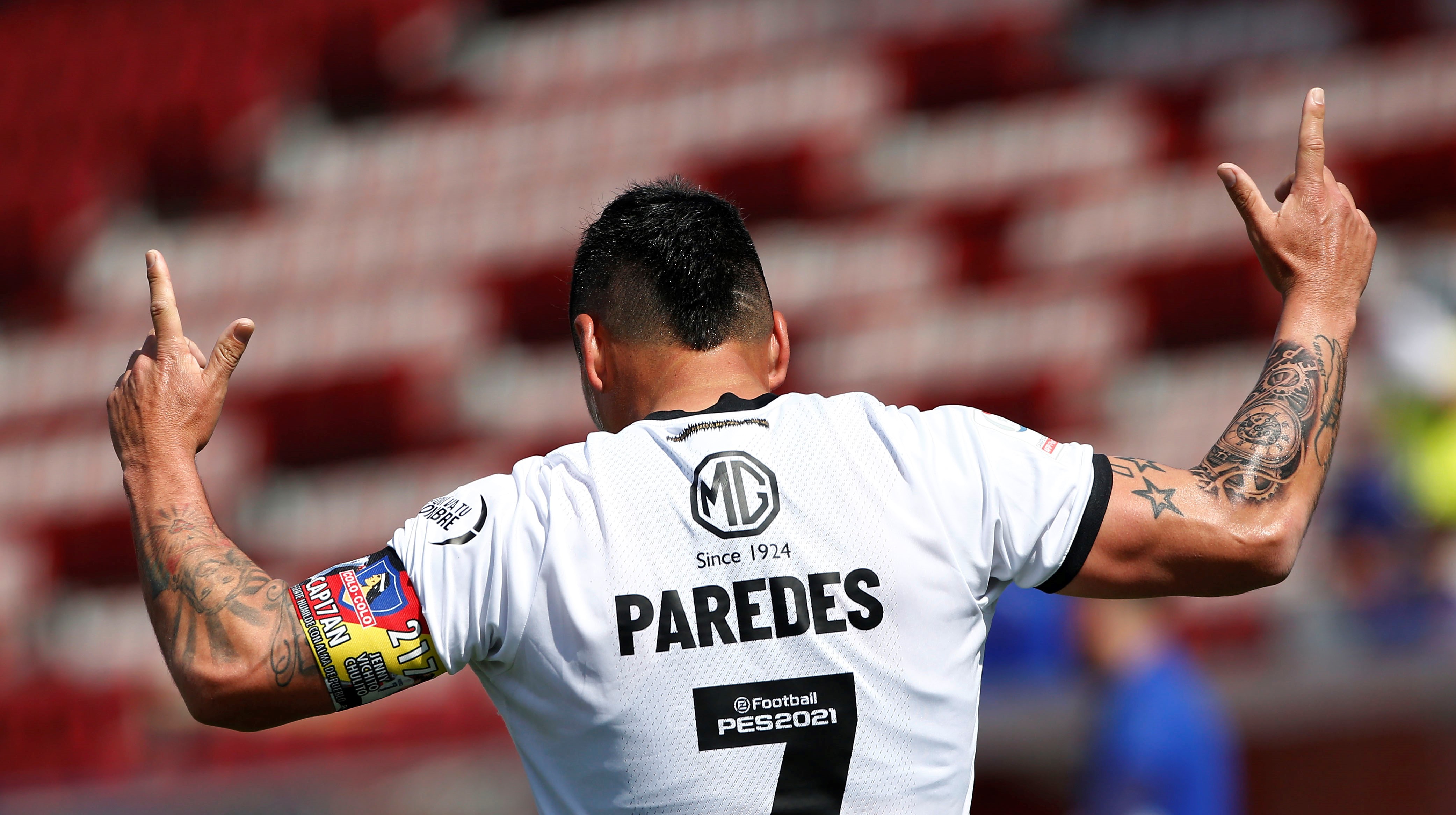 Esteban Paredes sacó aplausos con su look en “modo reunión”