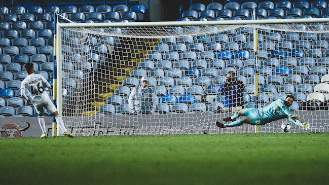 Los penales que dejaron fuera de carrera al Leeds de Bielsa en la Copa de la liga inglesa