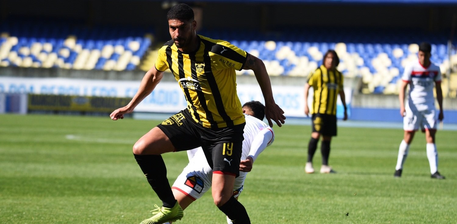 San Antonio Unido y Fernández Vial festejaron en el comienzo de la Segunda División