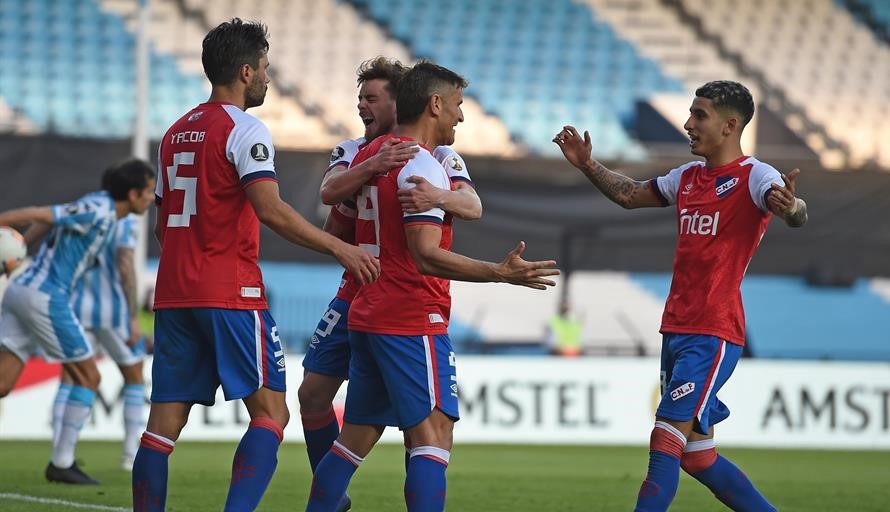 Racing tropezó ante Nacional en Copa Libertadores con Arias y Mena como protagonistas