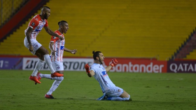 Junior venció a Barcelona en la Copa Libertadores con golazo de su arquero Sebastián Viera