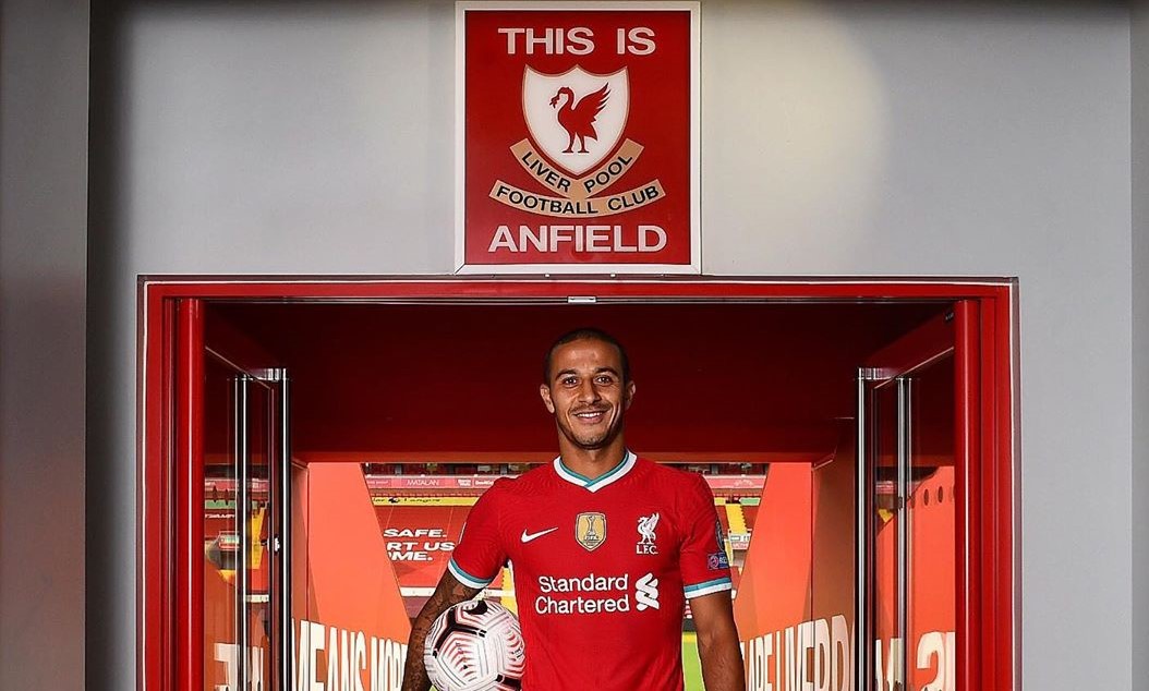 Liverpool anunció oficialmente el fichaje de Thiago Alcántara