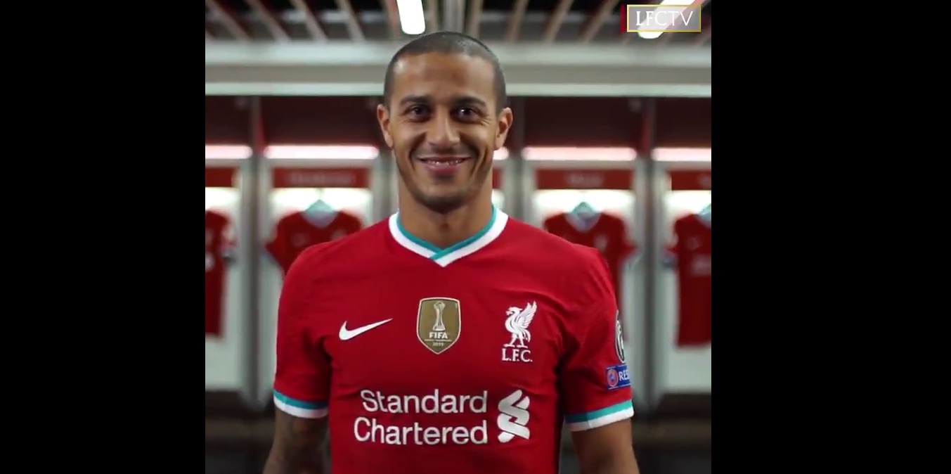 ¡Ya siente la camiseta! La presentación de Thiago Alcántara como nuevo jugador de Liverpool