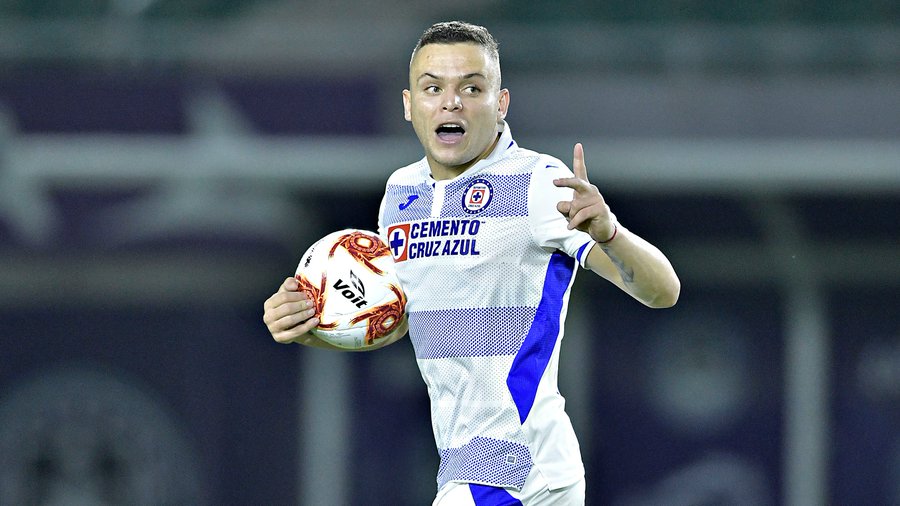 Cruz Azul de Igor Lichnovsky sigue líder en México tras batir a Mazatlán