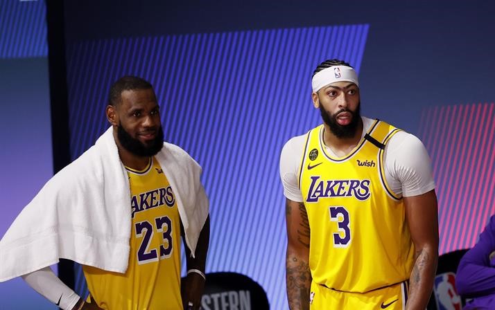 Anthony Davis y LeBron James lideraron triunfo de Los Lakers ante Denver en la final del Oeste