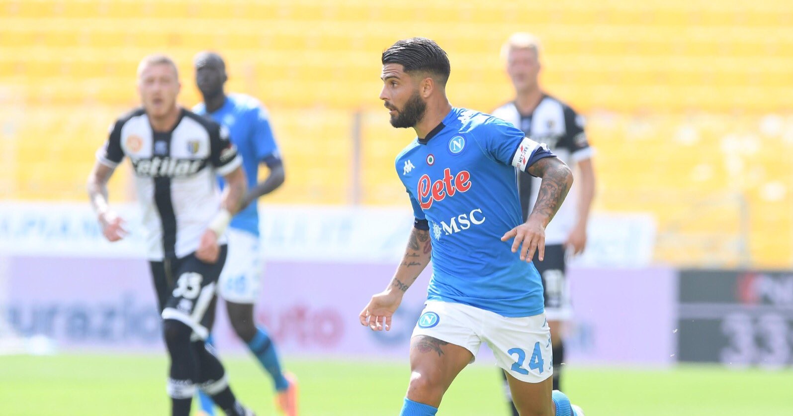 Mertens e Insigne lideraron el triunfo de Napoli sobre Parma en la primera fecha de la Serie A