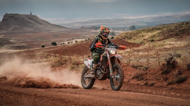 Tomás De Gavardo terminó segundo en el inicio del Campeonato Mundial Júnior de Bajas FIM