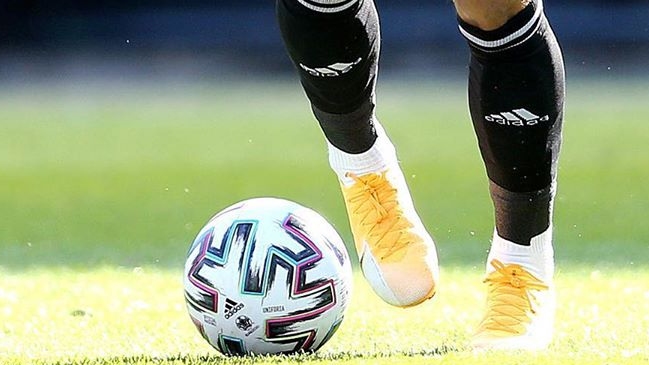 El primer ministro holandés mandó a callar a los hinchas de fútbol para cumplir protocolos