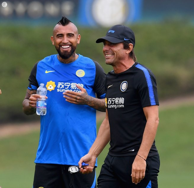 Vidal volvió a estar a las órdenes de Conte y se reencontró con Alexis en la práctica de Inter