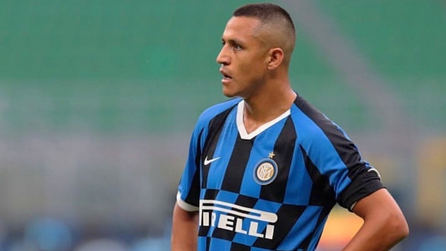 Alexis aportó su camiseta a campaña de Todos por el Deporte, Gol de Oro y el Hogar de Cristo